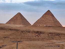 Atlantis pyramids Inn new