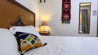 Atlantis pyramids Inn new