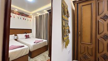 Atlantis pyramids Inn new