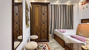 Atlantis pyramids Inn new