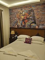Atlantis pyramids Inn new
