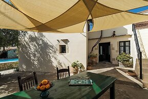 Dream 1 -traditional House With Pool To Share