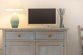 Tranquil Palau Green Village Studio Sleeps 2 Plus a Child bed Possible