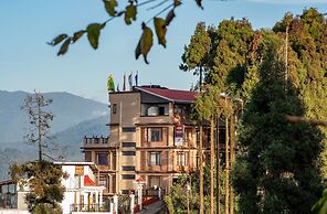 Summit Sherpa Mountain Inn