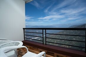 Summit Sherpa Mountain Inn