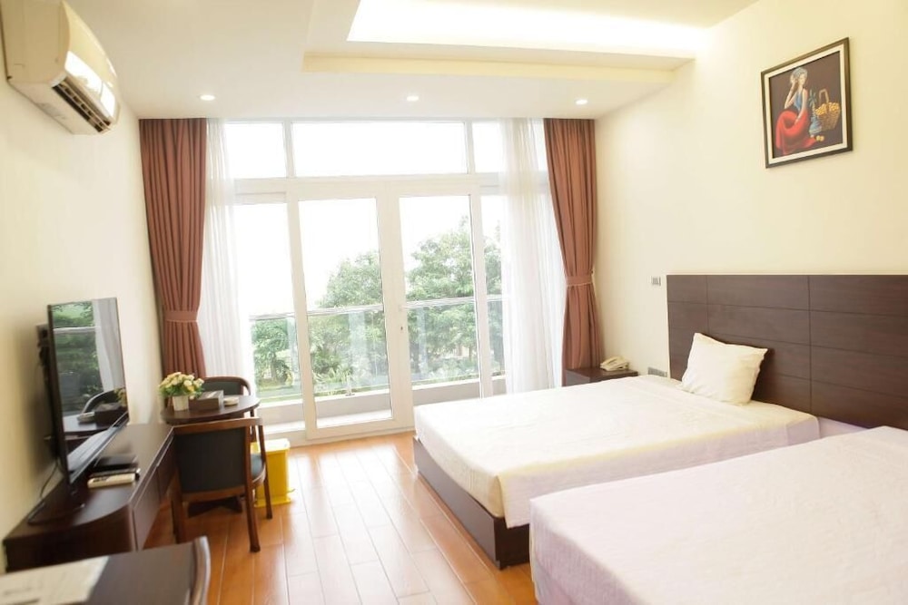 J&C HOTEL
