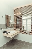 J&C HOTEL