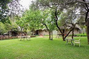 Warthogs Bush Lodge