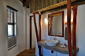 Warthogs Bush Lodge