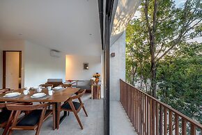 Unbeatable Located 2 Br Apt With Amazing Natural Lig