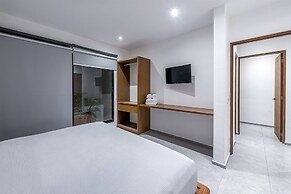 Unbeatable Located 2 Br Apt With Amazing Natural Lig