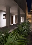 Unbeatable Located 2 Br Apt With Amazing Natural Lig