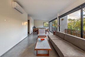 Unbeatable Located 2 Br Apt With Amazing Natural Lig