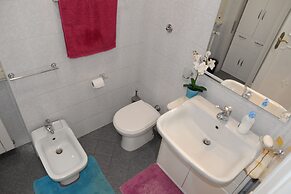 Room-emilio's Home Triple Room in our co