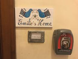 Room-emilio's Home Triple Room in our co