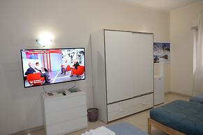 Room-emilio's Home Triple Room in our co