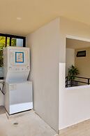 1 Br Great Location Spacious Rooftop Pool