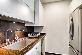 Chic PH Haven with rooftop By Tasman