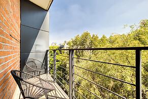 Chic PH Haven with rooftop By Tasman
