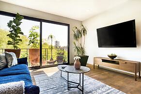Chic PH Haven with rooftop By Tasman