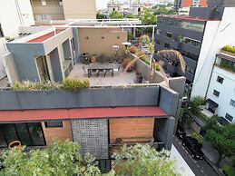 Chic PH Haven with rooftop By Tasman