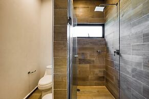 Chic PH Haven with rooftop By Tasman