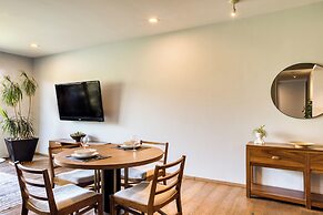 Chic PH Haven with rooftop By Tasman