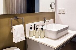 Chic PH Haven with rooftop By Tasman