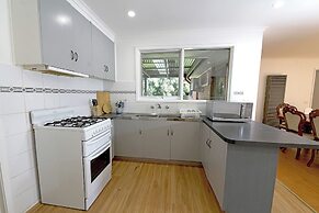 Melbourne 4BRM Staycation Parkside
