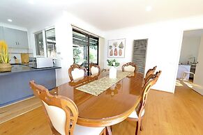 Melbourne 4BRM Staycation Parkside
