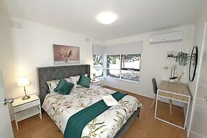 Melbourne 4BRM Staycation Parkside