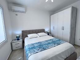 White Luxury Apartment