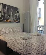 Room in Apartment - Small Charming Suites