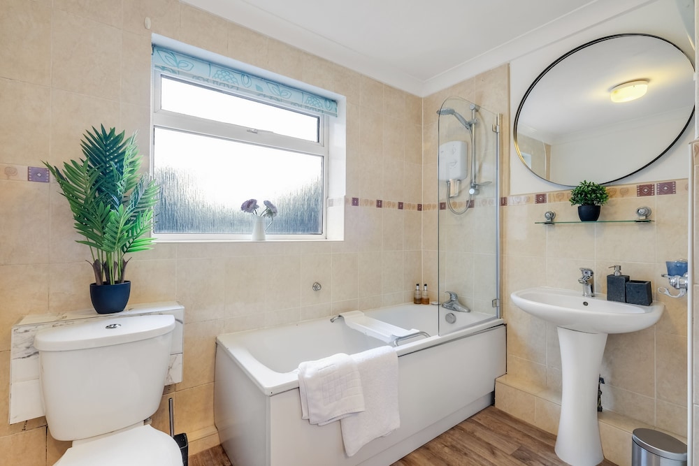 Bourne Court Attractive 1 bdrm Apartment