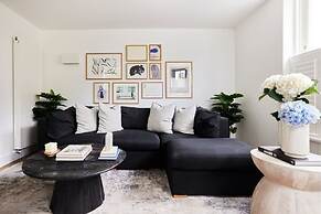 The Ravenscourt Park Escape - Bright 2bdr Flat