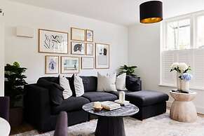 The Ravenscourt Park Escape - Bright 2bdr Flat