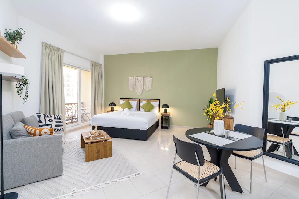 Amazing Stay With Beach Access & Balcony -rak