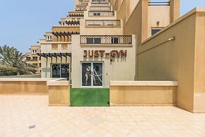 Amazing Stay With Beach Access & Balcony -rak