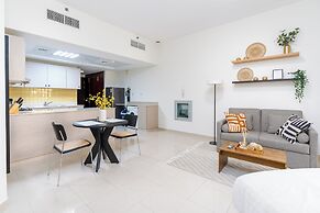 Amazing Stay With Beach Access & Balcony -rak
