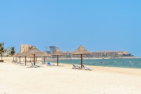 Amazing Stay With Beach Access & Balcony -rak