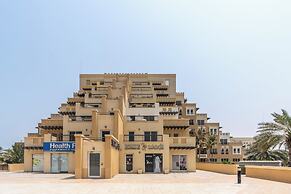 Amazing Stay With Beach Access & Balcony -rak