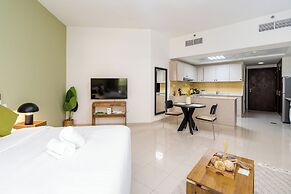 Amazing Stay With Beach Access & Balcony -rak