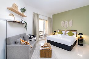 Amazing Stay With Beach Access & Balcony -rak