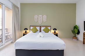 Amazing Stay With Beach Access & Balcony -rak