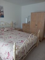 Inviting 2 Bed Apartment in Westwood ho