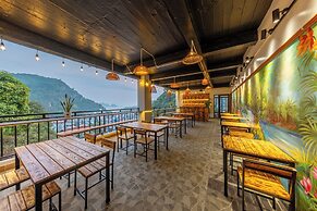 Cat Ba Xanh Spring Garden Hotel