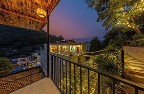 Cat Ba Xanh Spring Garden Hotel