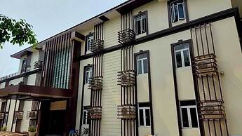 Royal Crown Hotel