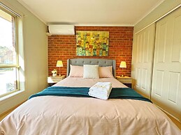 Ringwood 2BR Home