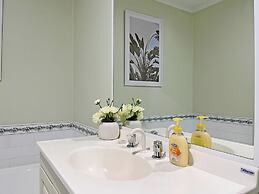 Ringwood 2BR Home